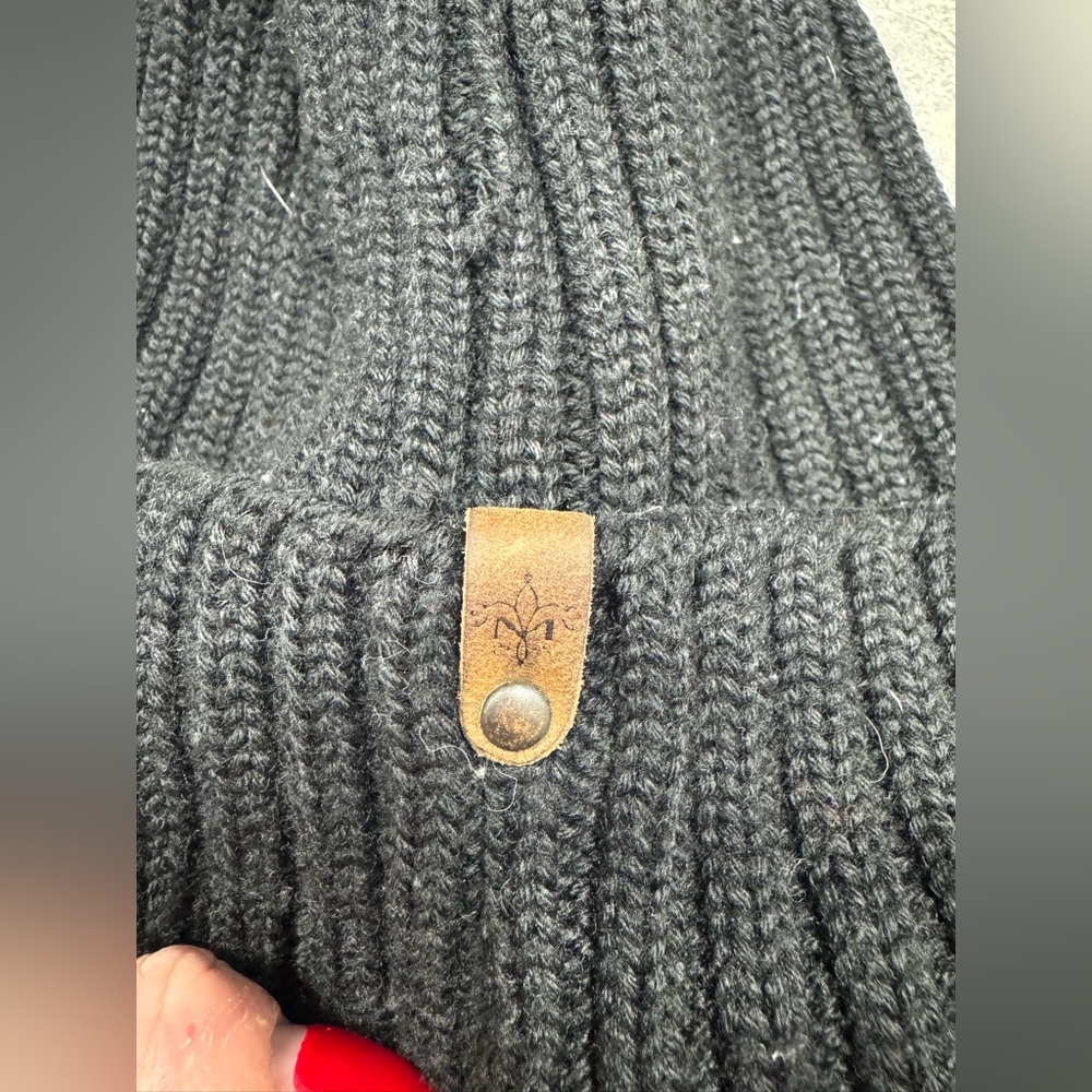 Mackage Doris Classic Knit Hat w/ Fur Pompom! - Picture 2 of 3